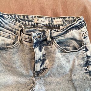 KanCan Estilo Relaxed Fit Distressed Blue Jeans, Sz 26